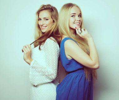 Büyüleyici bir genç kız arkadaş resmini