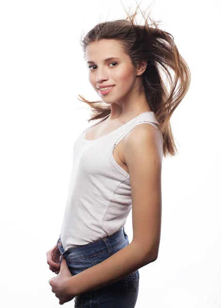 Jovem sorrindo menina loira no fundo branco — Fotografia de Stock