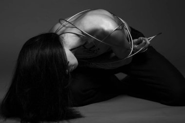 çelik tel ile Asya adam