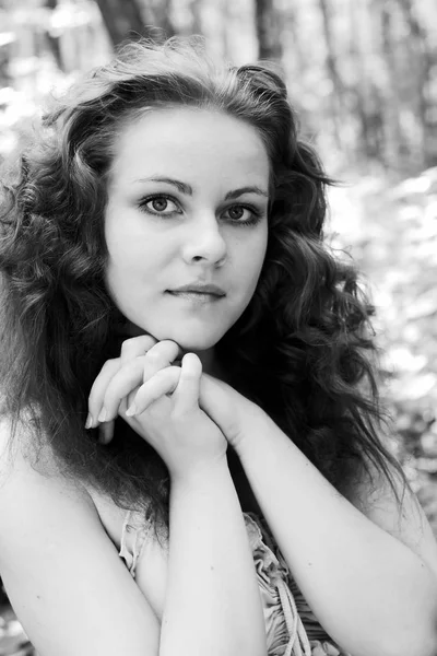 Beautiful girl in forest — Stock Photo, Image