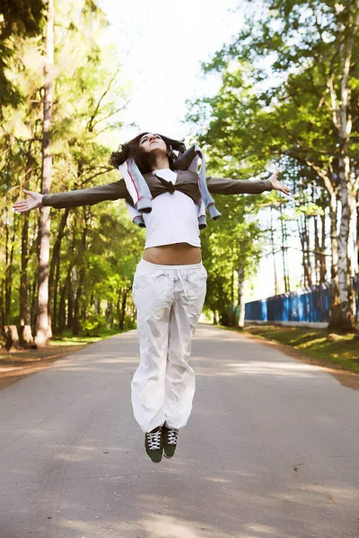 Sporty woman is jumping — Stock Photo, Image