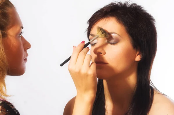 Maquillaje artista en el trabajo —  Fotos de Stock