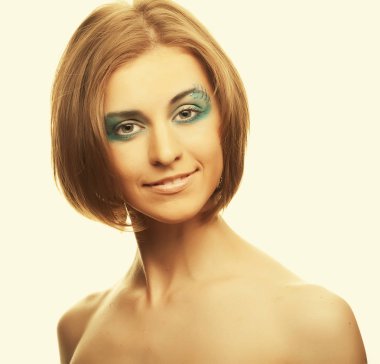 Genç bayan, yaklaşın.