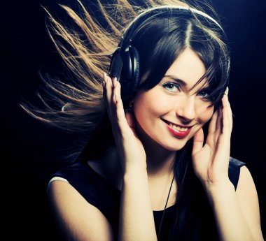 güzel kulaklık kız