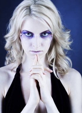 yaratıcı makyaj ile seksi kadın