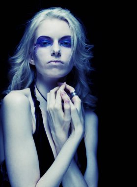 yaratıcı makyaj ile seksi kadın