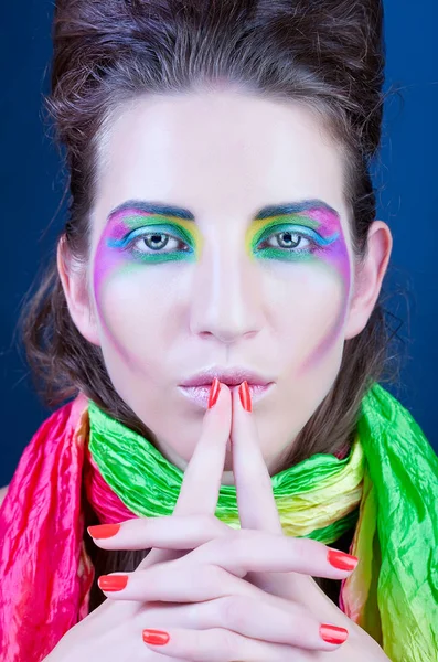 yaratıcı makyaj ile seksi kadın