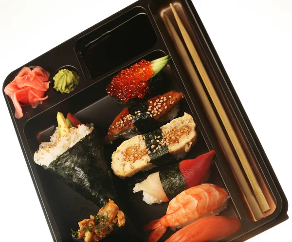 Set de sushis traditionnels japonais — Photo