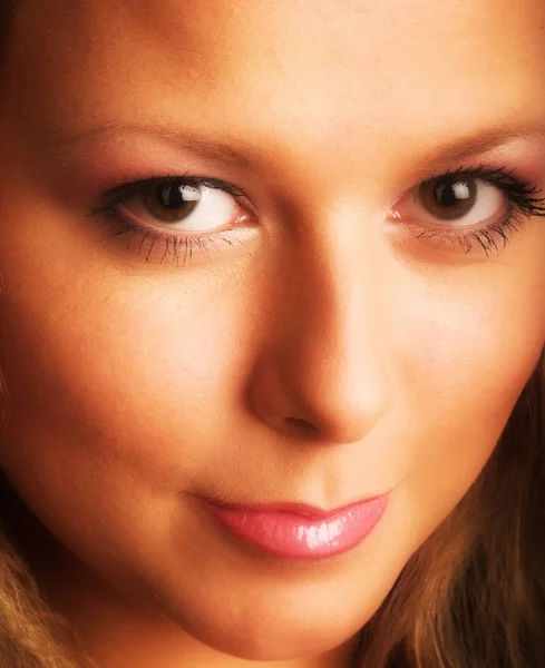 güzel yüzlü kadın