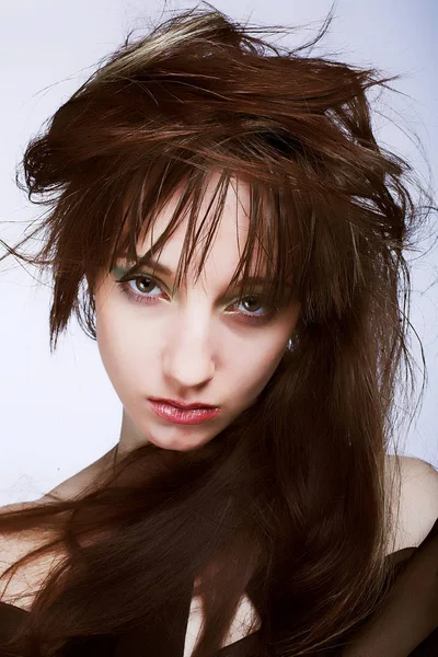 Yas tutan genç kadın