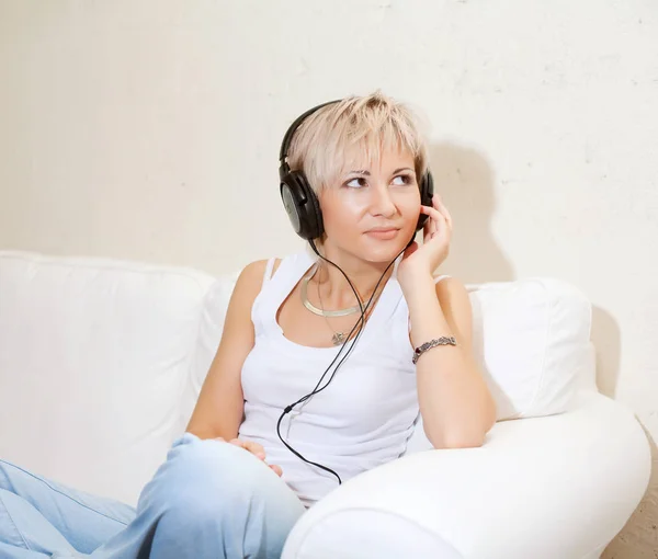 Music, young woman — Stock Photo, Image