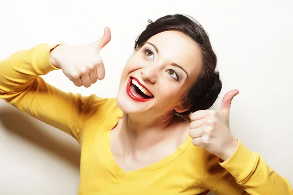 Estilo de vida, gente y concepto emocional: Feliz Mujer Mostrando Tu. —  Fotos de Stock