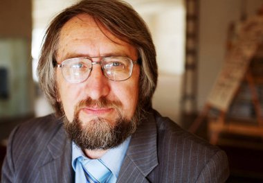 kıdemli yetişkin profesör