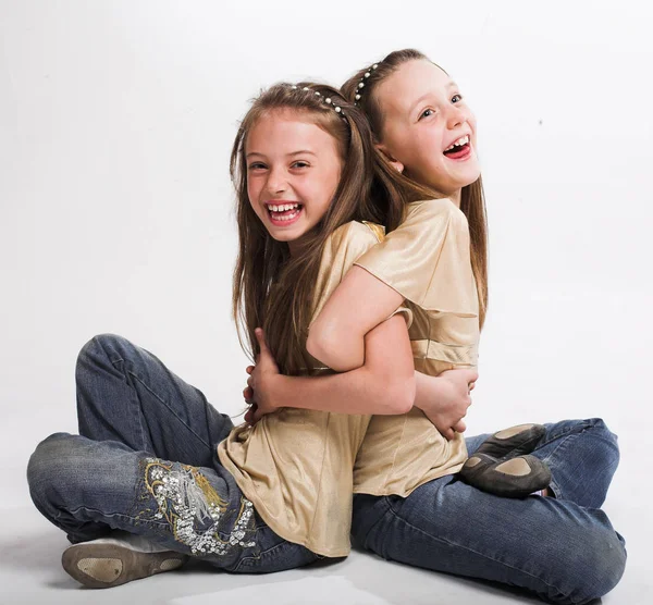 Два маленьких дівчаток — стокове фото