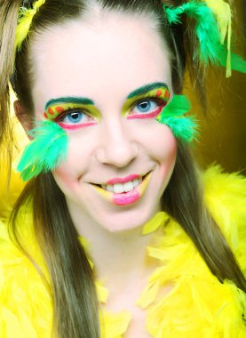 Yaratıcı makyajlı kadın