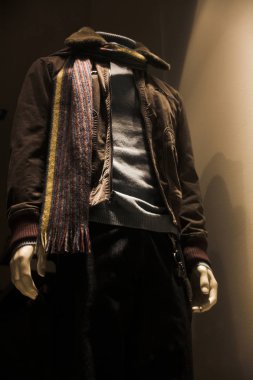 Manken mağaza penceresinde