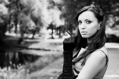 genç kadın Park'ta rahatlatıcı