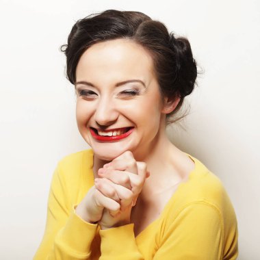 Güzel, genç, şaşkın kadın.