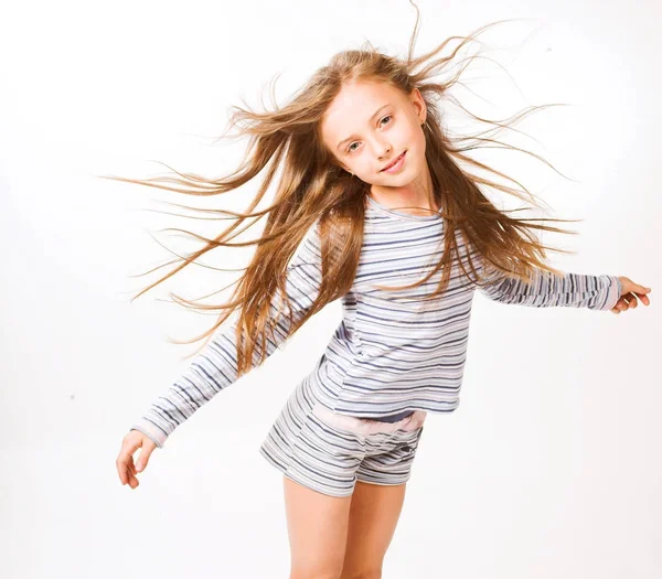 Kleines Mädchen - glückliche Zeit, vor weißem Hintergrund — Stockfoto