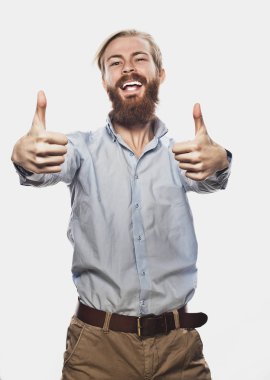 İş adamı başarısını beyaz arka planda kutluyor