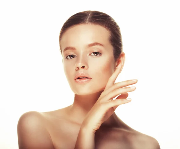 Mooie gezondheid vrouw gezicht met schone zuivere huid - geïsoleerd op wit — Stockfoto
