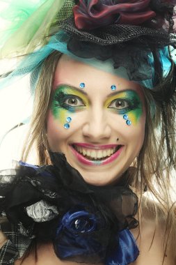 yaratıcı sima olan kadın. Bebek stil.