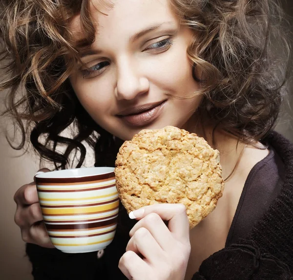 Woman with coffee and cake — ストック写真