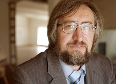 kıdemli yetişkin profesör