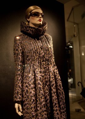 manken. penceresinde Kapat