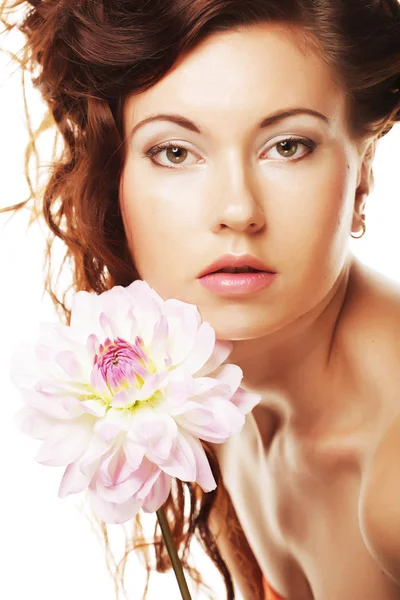 Mulher com grandes flores rosa — Fotografia de Stock