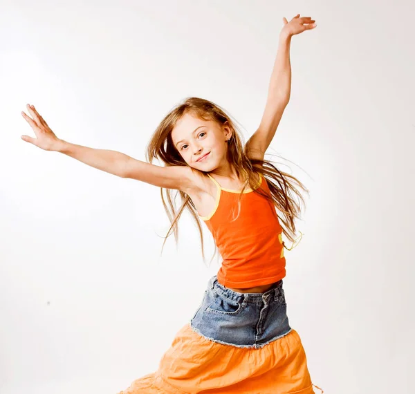 Meisje springt op een witte achtergrond — Stockfoto