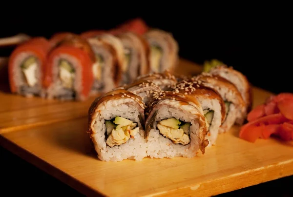 Des sushi. Des rouleaux. gros plan — Photo