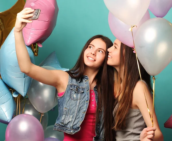 Two   girls friends with colorfoul  balloons make selfie on a ph — Stock Photo, Image