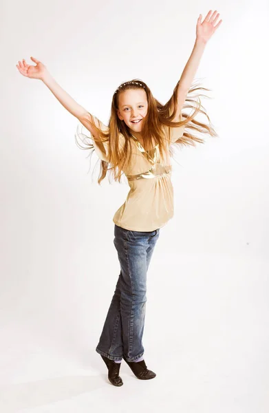 Menina salta em um fundo branco — Fotografia de Stock