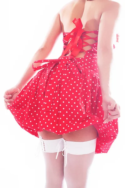 Blond i röd klänning. — Stockfoto