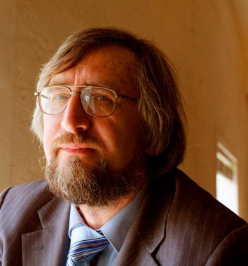 kıdemli yetişkin profesör