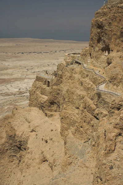 Montanhas antigas pitorescas sobre o Mar Morto em Israel, viajar foto — Fotografia de Stock