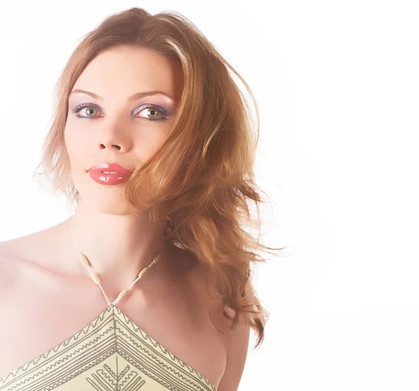 Beyaz arka planda güzel bir kadın