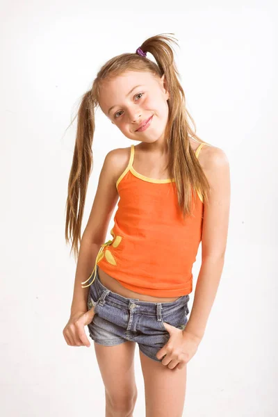 Bambina in abbigliamento casual — Foto Stock