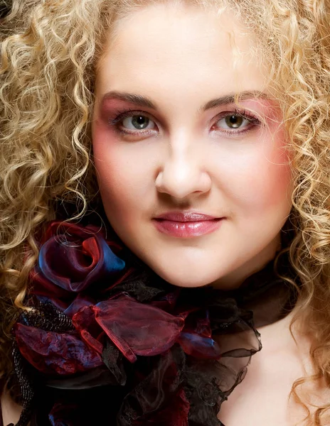 Blonde with curly hair — Stockfoto