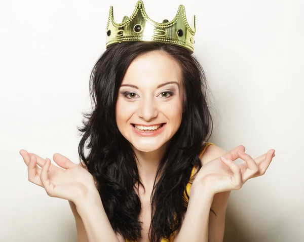 Pretty brunette woman wearing crown — Stock Photo, Image