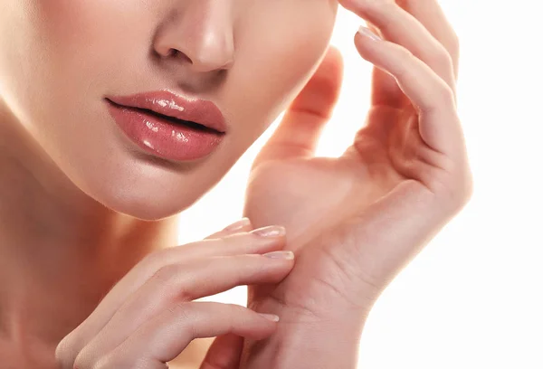 Vacker kvinna Face porträtt skönhet hud vård koncept. — Stockfoto