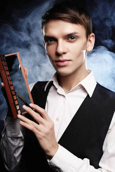 Young male make up artist holding shadow palette and brush. — Stock Photo, Image