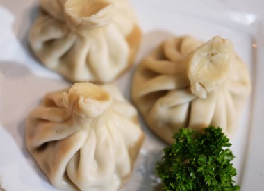 Gürcü köfte Hıngel ile et, yeşillik ve domates baharatlı s