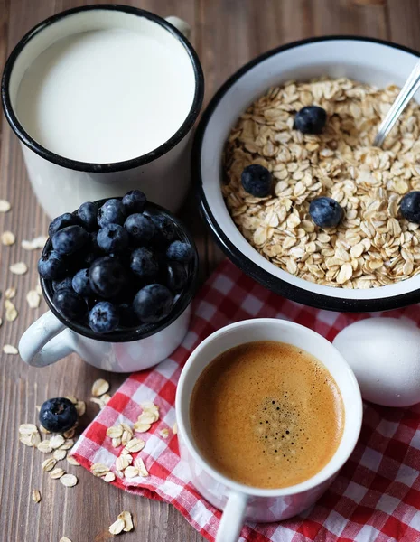 Gesunde Ernährung, Ernährung und Ernährungskonzept - leckere Haferflocken mit Berr — Stockfoto