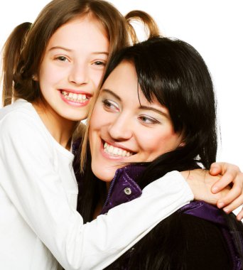 mutlu anne ve kızı beyaz arka plan üzerinde