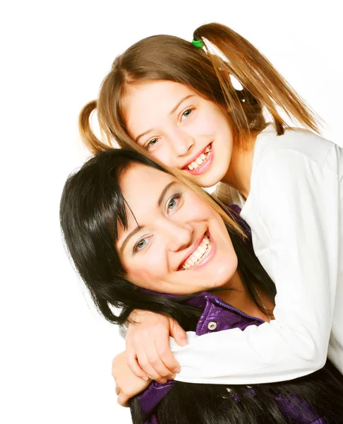 Feliz madre y su hija sobre fondo blanco — Foto de Stock