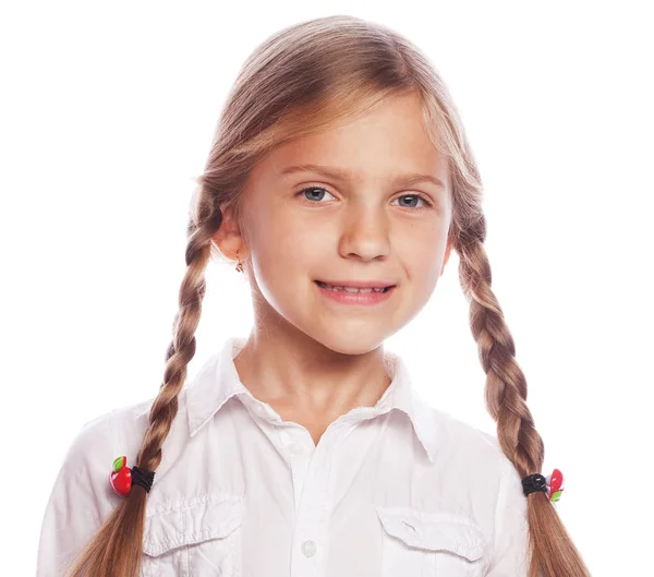 Blond meisje met pigtails glimlachend geïsoleerd op een witte achtergrond. Levensstijl en mensen concept. — Stockfoto