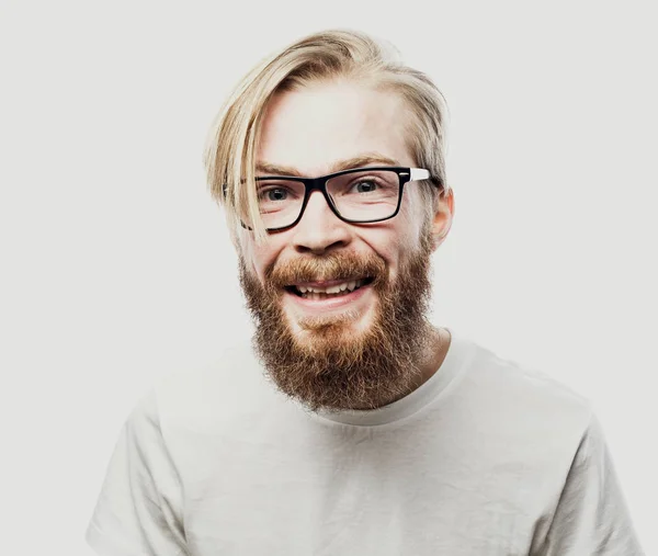 Životní styl a lidé koncept: Detailní záběr usměvavý muž nosí brýle — Stock fotografie