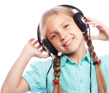 teknoloji, insan ve müzik kavramı - kulaklık ile küçük kız